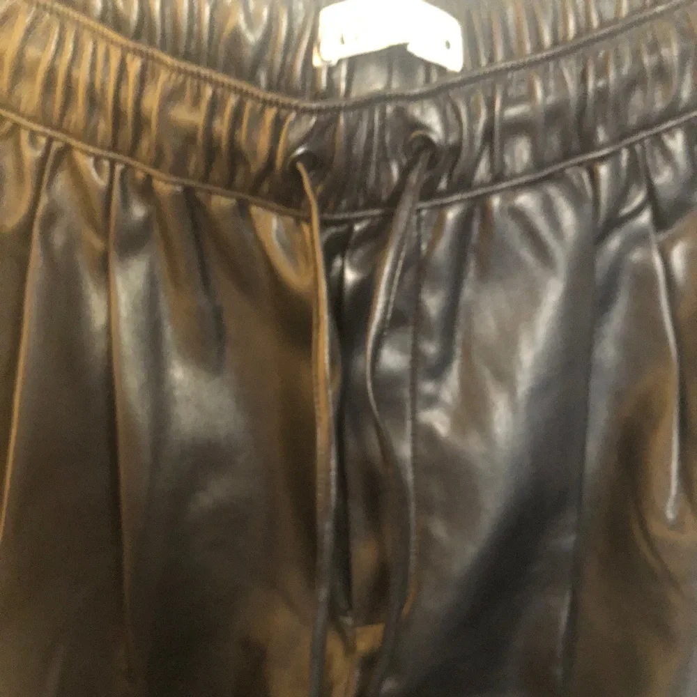 Zara faux leather pants - Picture 5 of 8